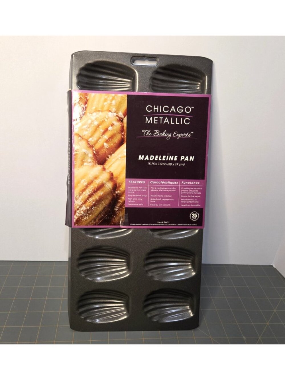 Chicago Metallic Madeleine 12-Cavity Cakes Pan Heavy Duty Dishwasher Safe NWT